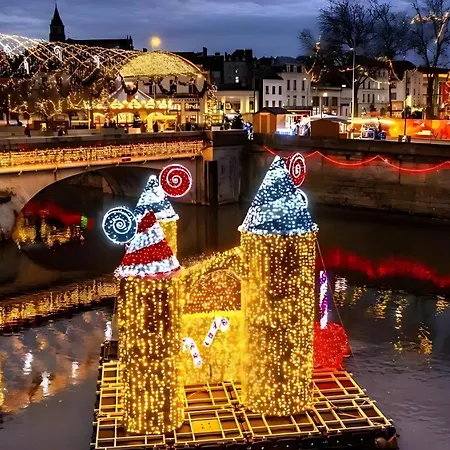 Le D'lices, Spacieux, Centre-ville, Free Parking لافال